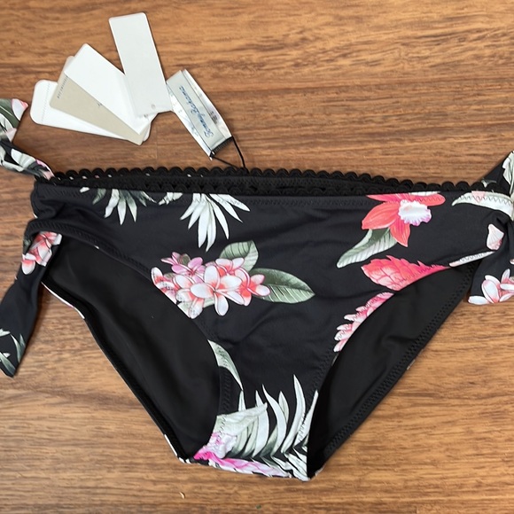 Tommy Bahama Tankini bathing suit - Picture 10 of 13